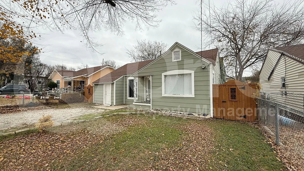 2 bed, 2.0 bath, 1415 sqft, $2,100 — Photo 2