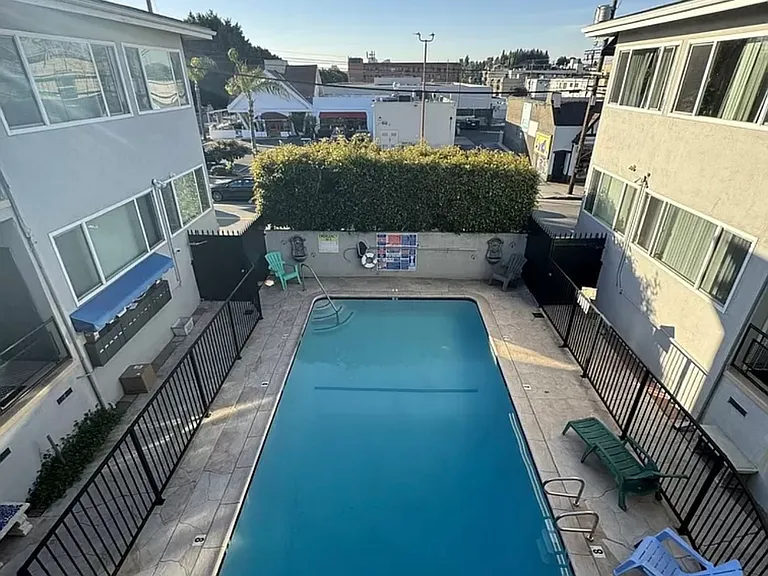4705 Franklin Ave — Photo 9