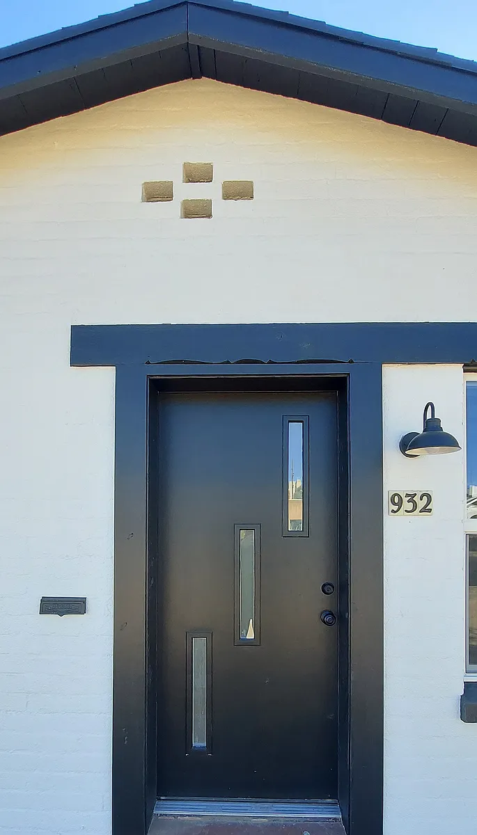 Building Photo - 932 E 7th St