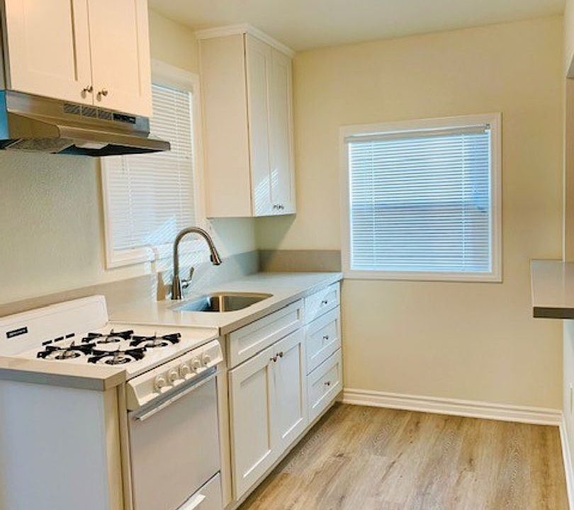 1st image of 216 S Vista Bonita Ave