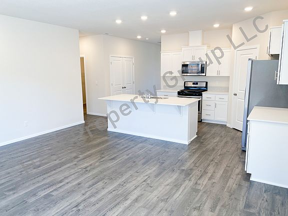 5th image of 4883 Navigation Ave NE