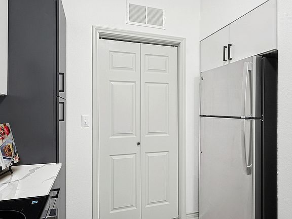 2x2 1240 sqft B2 - Kitchen