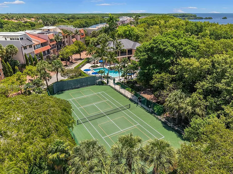 6226 Paradise Point Dr — Photo 10