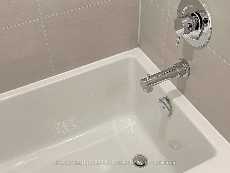 400 King St W #1922 — Photo 38