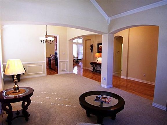 4th image of 9903 Sugarberry Dr