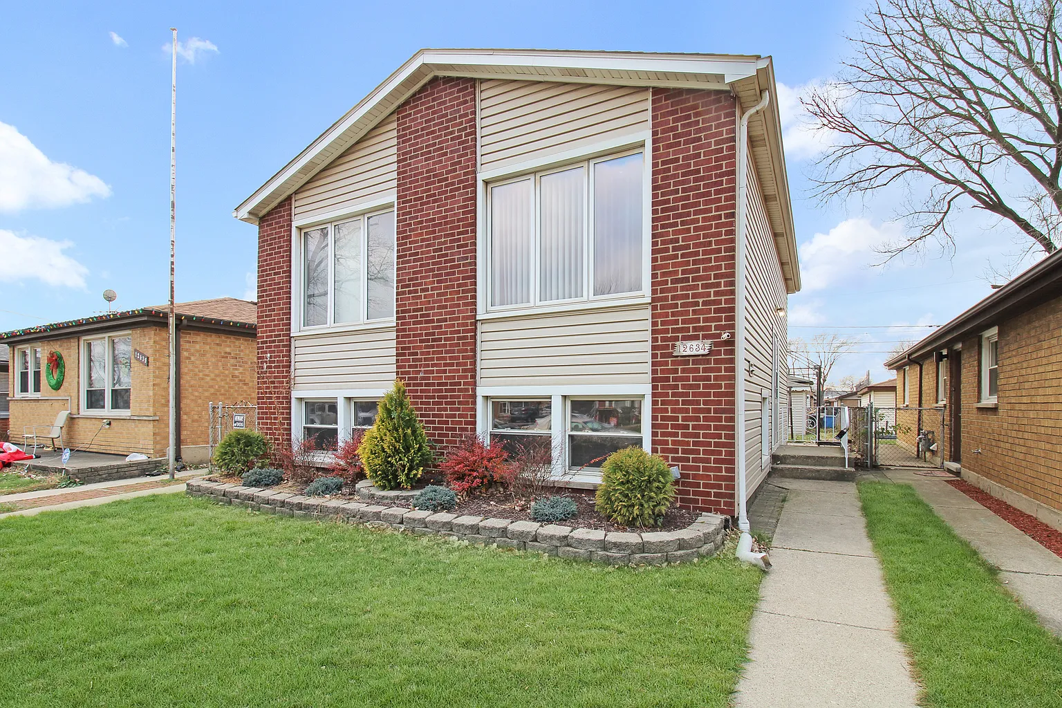 12634 S Muskegon Ave photo 1
