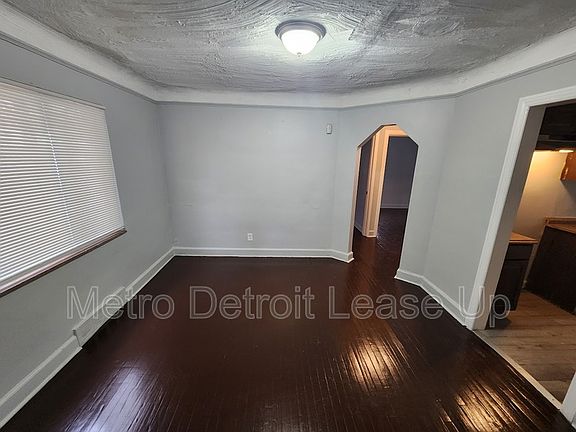 3rd image of 10724 Whitehill St