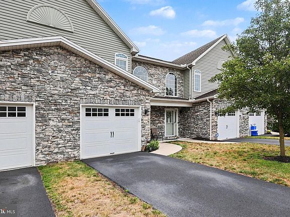 3rd image of 304 Briar Ridge Cir