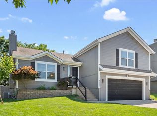 6112 N Bedford Ct, Kansas City, MO 64151