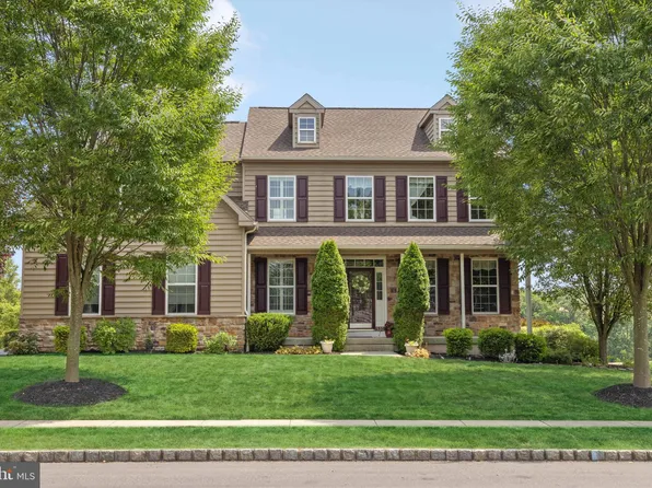 532 Championship Dr, Harleysville, PA 19438
