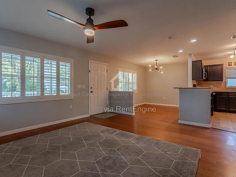 2403 Mayer St — Photo 11