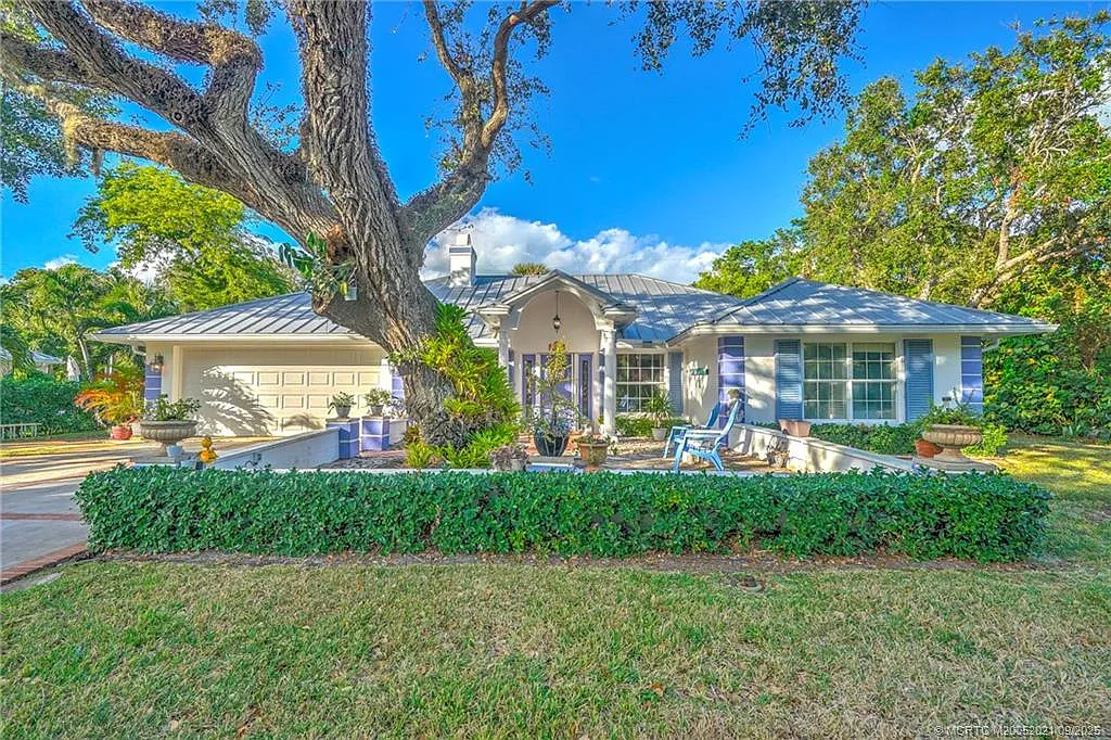 3 bed, 3.0 bath, 2186 sqft, $8,000 — Photo 2