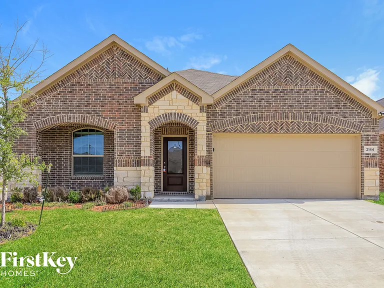 2144 Clarion Dr — Photo 1