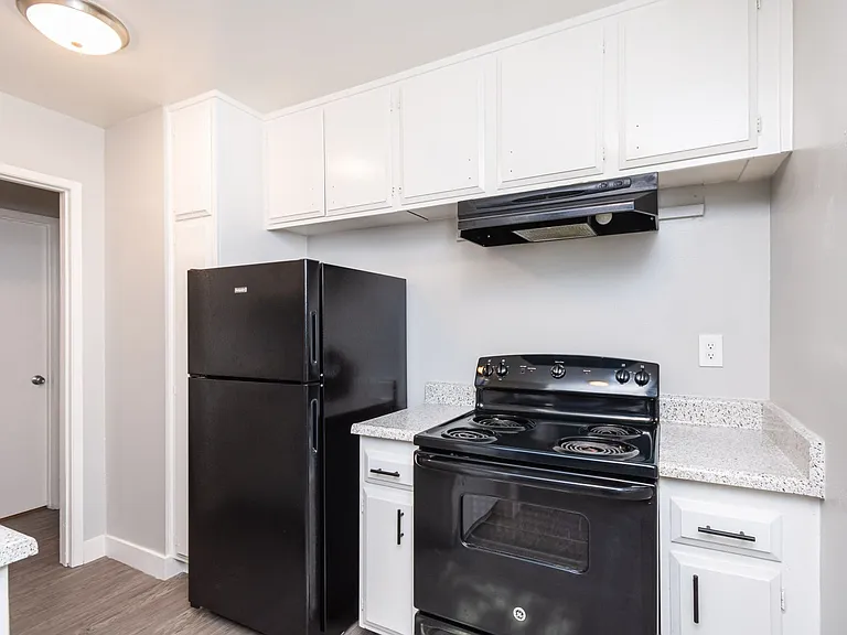 Tuscana Court Apartments — Photo 24