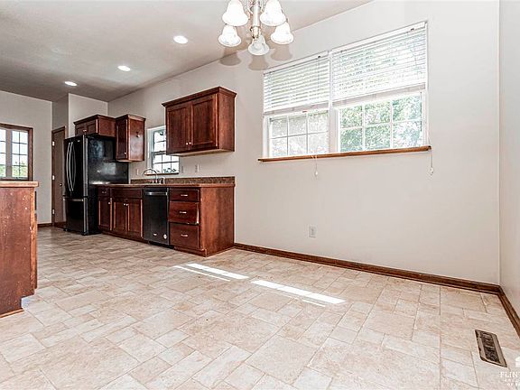 5th image of 1811 Nicole Ln