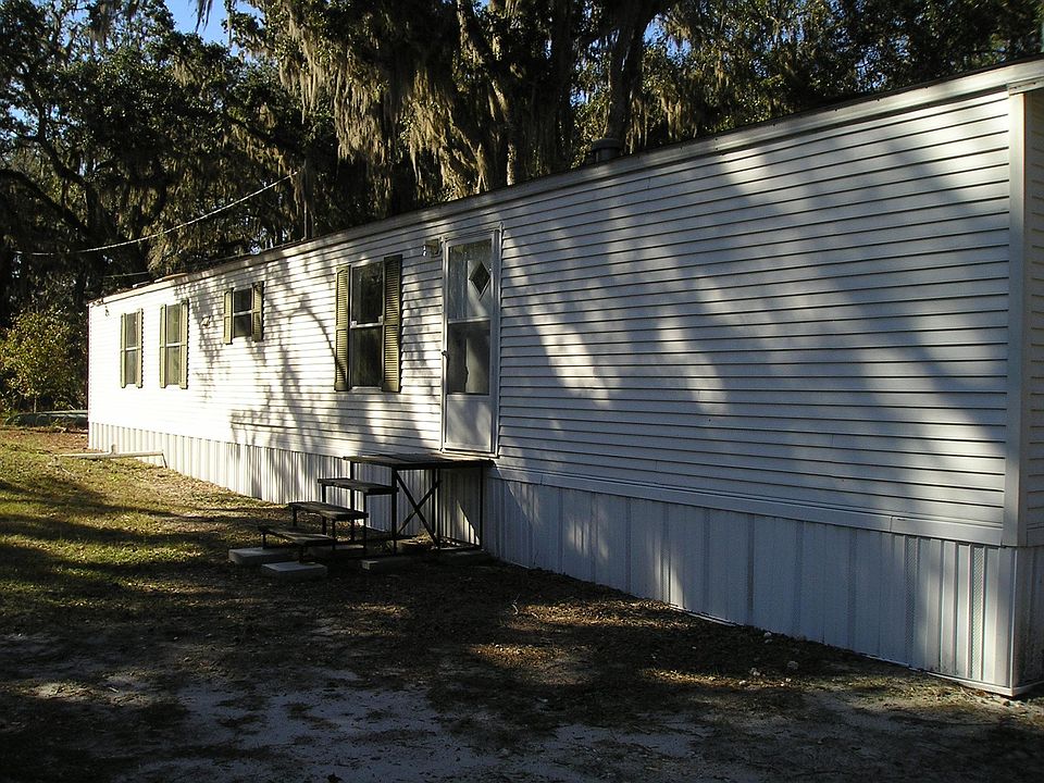 2nd image of 2407 NE 55th Blvd