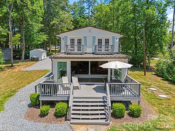 3rd image of 383 Sundown Rd