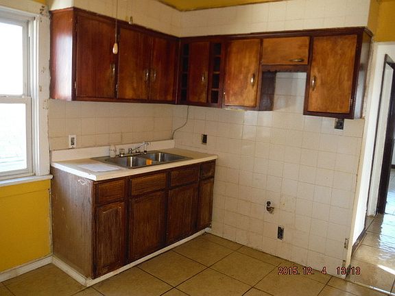 3rd image of 446 23rd Ave