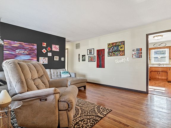 3rd image of 1039 E Logan St