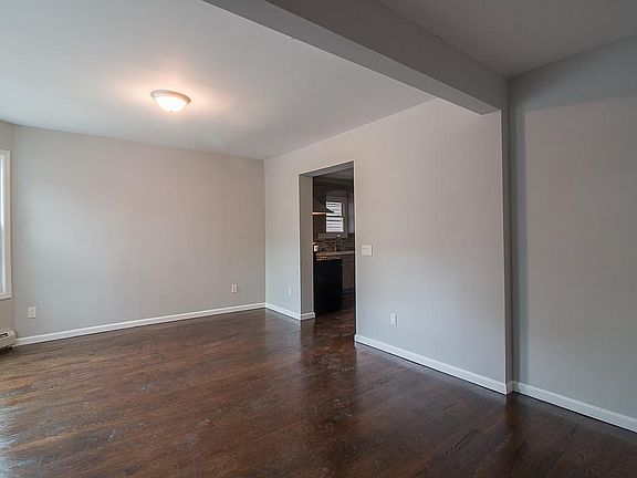 5th image of 31 N 18th St APT 1
