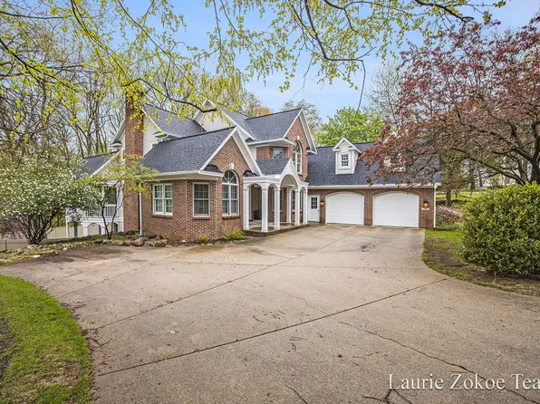 1345 White Oak Dr, Kalamazoo, MI 49008