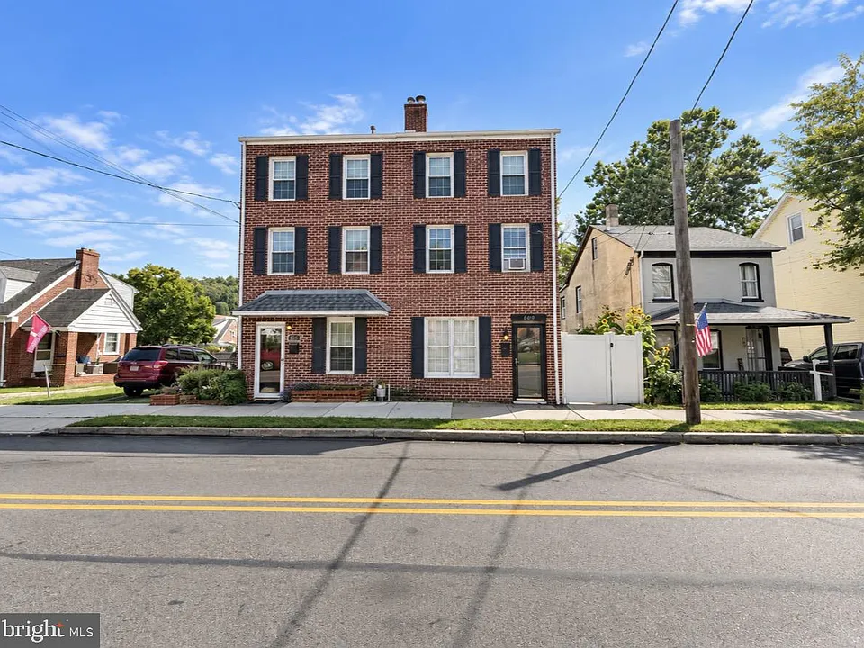 811 E Hector St
