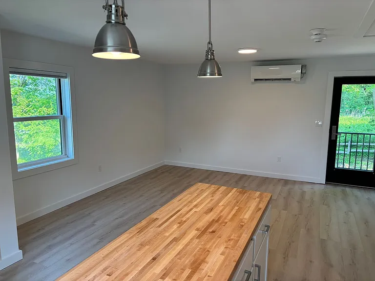 200 Laurel St — Photo 4