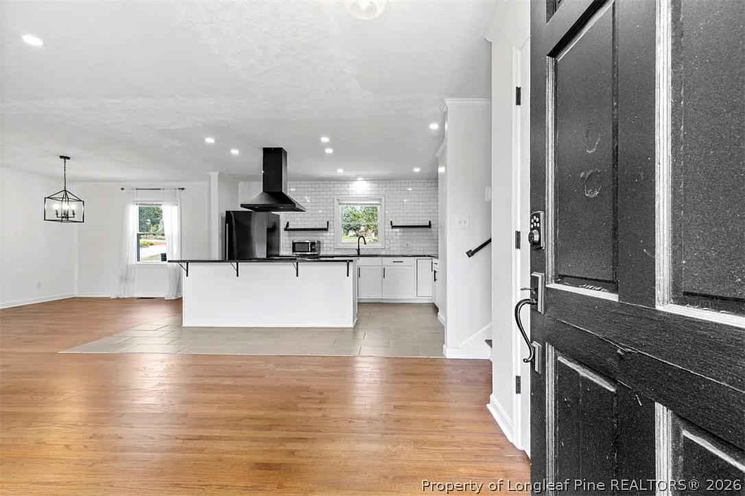 4 bed, 3.0 bath, 2293 sqft, $2,200 — Photo 2