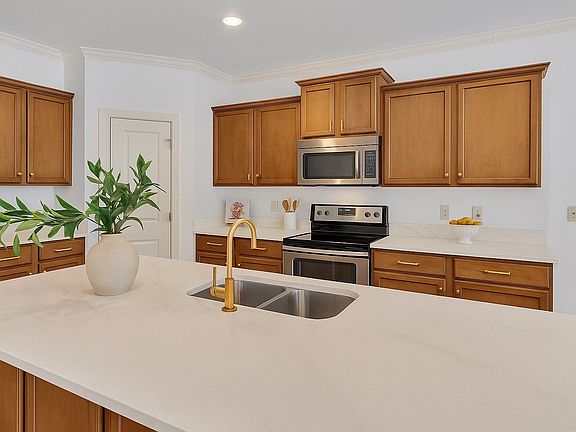4th image of 2214 Clare Park Dr