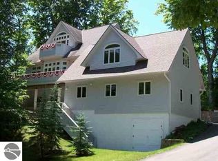 437 N West St, Suttons Bay, MI 49682