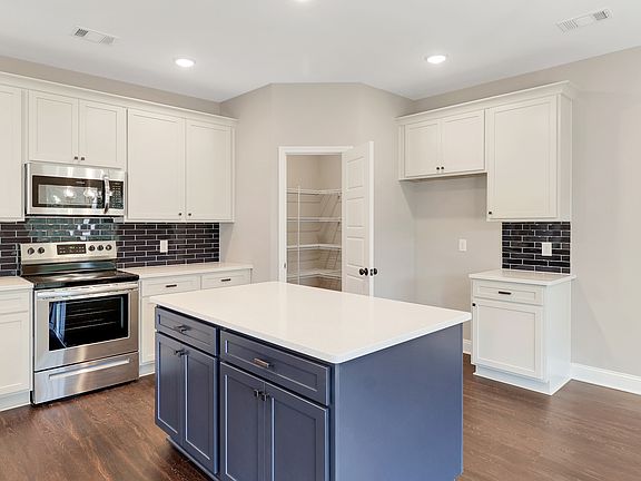 Edisto Kitchen Layout with Walk-In Pantry Access