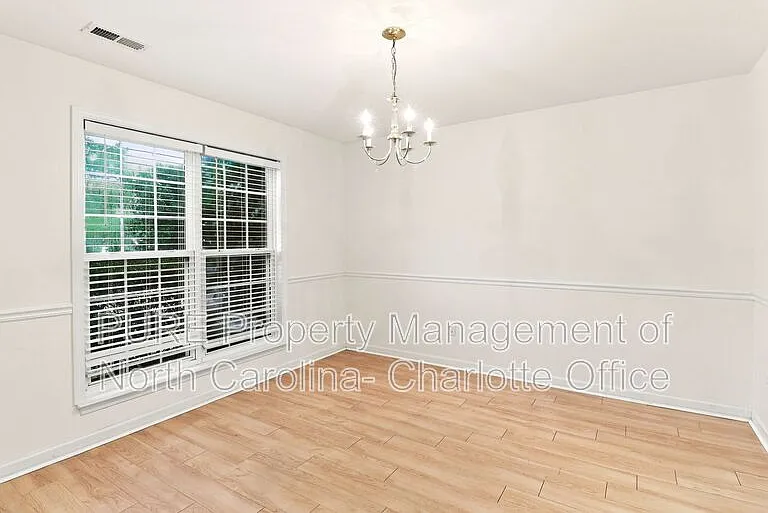 4423 Cades Cove Dr — Photo 7