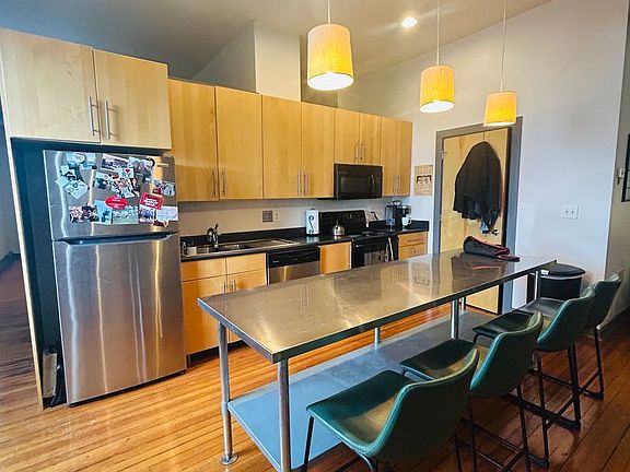 4th image of 913 Monmouth St #3B