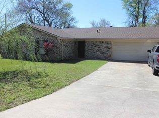 317 Fairview Dr, Longview, TX 75604