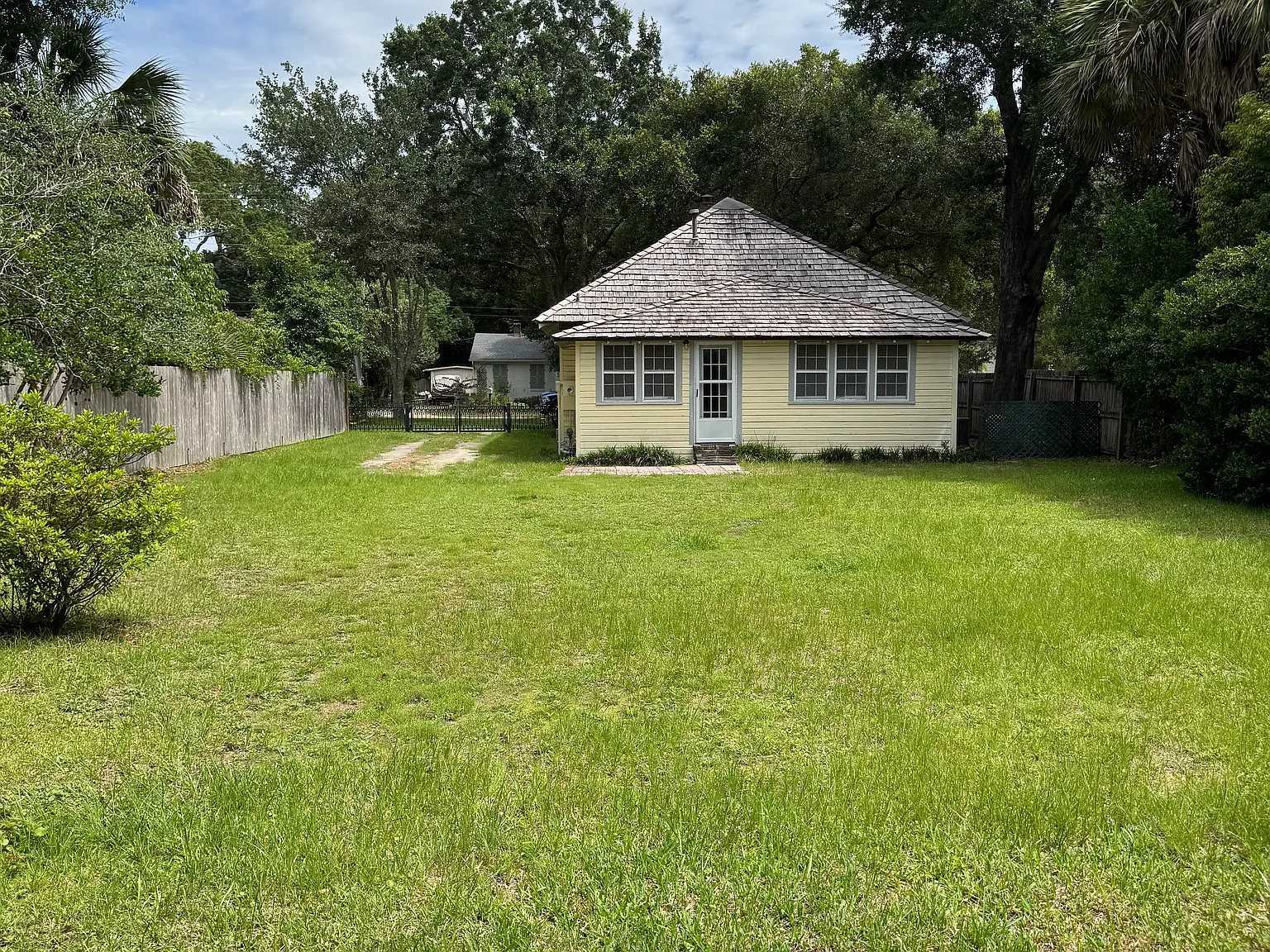 1619 E Mallory Street — Photo 4