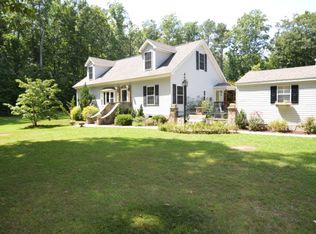890 River Run Dr, Hartfield, VA 23071