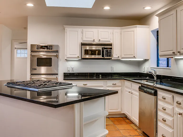 5815 Walnut Hill Ln — Photo 23