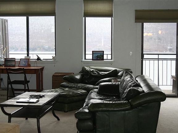 2nd image of 9 Cliffside Dr