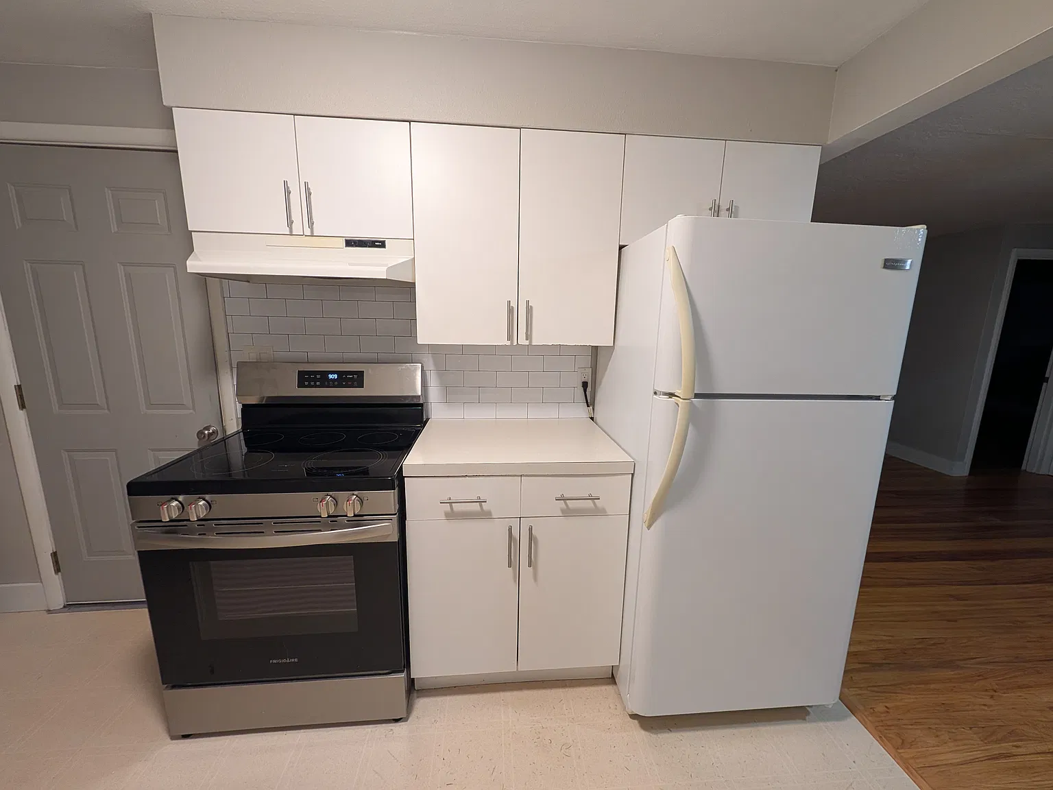 2 bed, 900 sqft, $2,100 — Photo 4