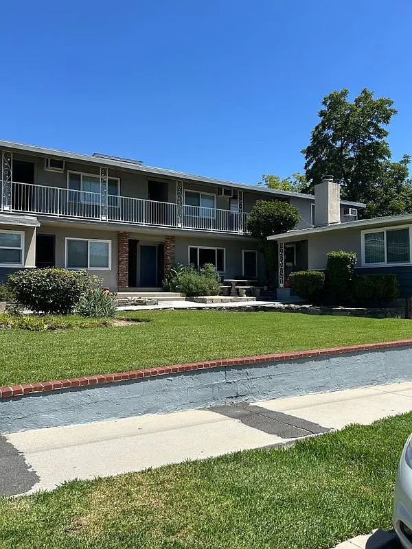 2 bed, 1.0 bath, 500 sqft, $2,300 — Photo 3