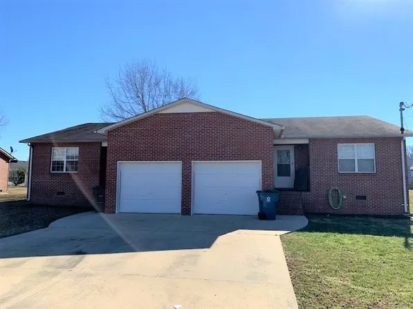 225 Fox Creek Ct, Manchester, TN 37355