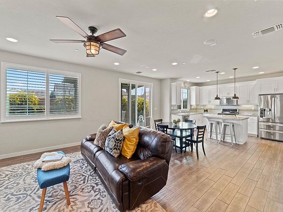 2nd image of 1080 Oakbriar Cir
