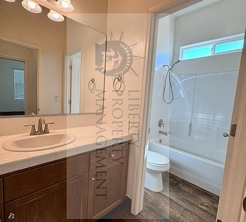 5th image of 4071 Wrenwood Ave