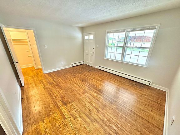 5th image of 642 E Broad St