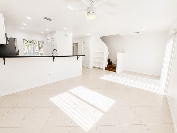 4th image of 324 NW 3rd St APT D