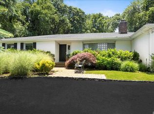 8 Fairbanks Blvd, Woodbury, NY 11797