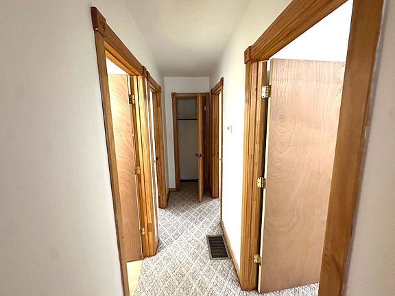 5th image of 3028 Meadowview Dr