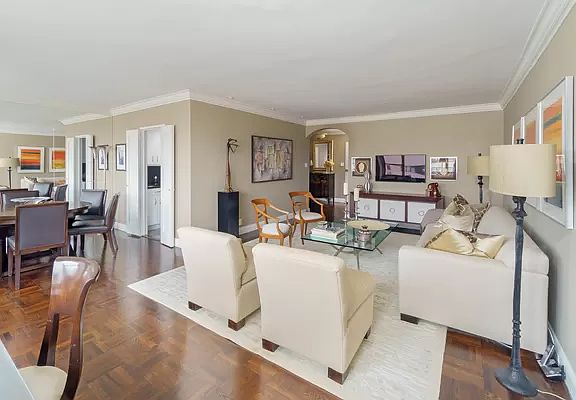 4th image of 150 E 69th St #Phd