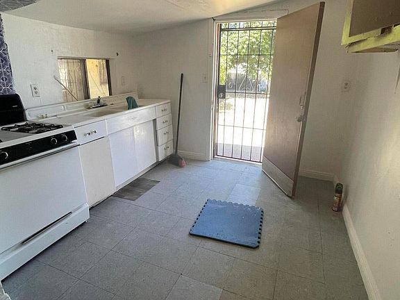 4th image of 13291 Avenue 416
