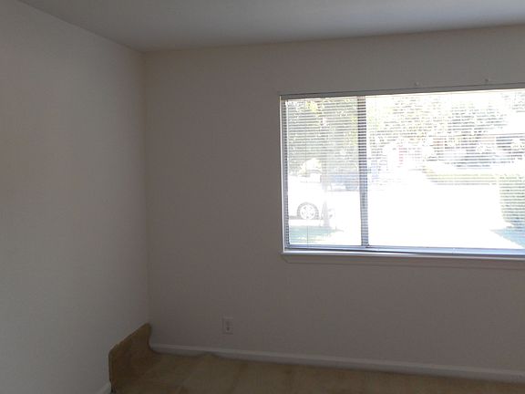 3rd image of 2543 Madrone Ave